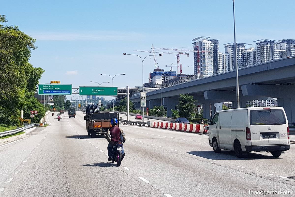 Vehicles still visible on the road during the full lockdown today. (Photo by Mohd Suhaimi Mohamed Yusuf/The Edge)